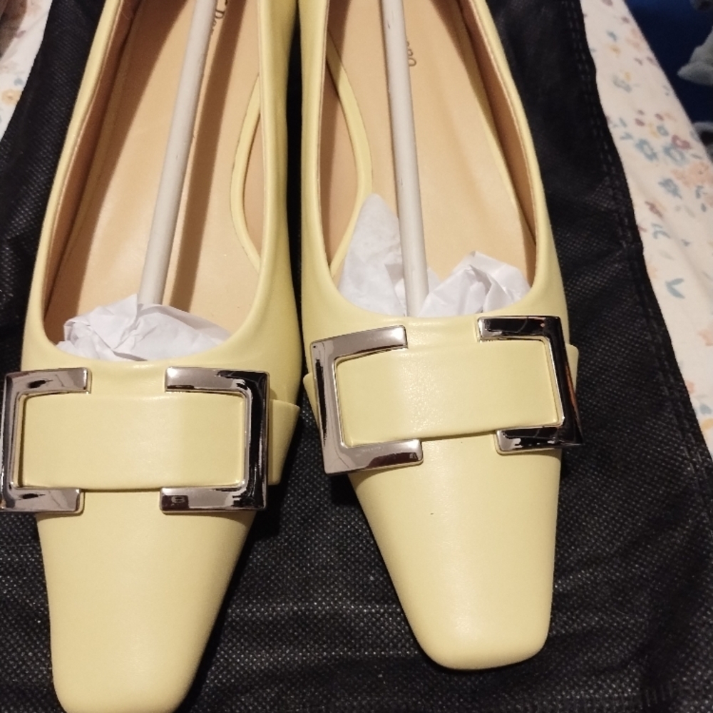 C. Paravano Yellow square Toe Buckle Ornament chunky heel. Size 39 (nwot)